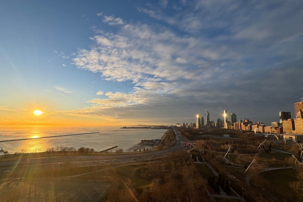 A photo of the Chicago skyline